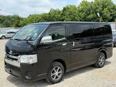 TOYOTA HIACE VAN 2017 AM-35730