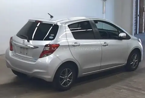 TOYOTA VITZ 2016 AM-36173 — photo 2