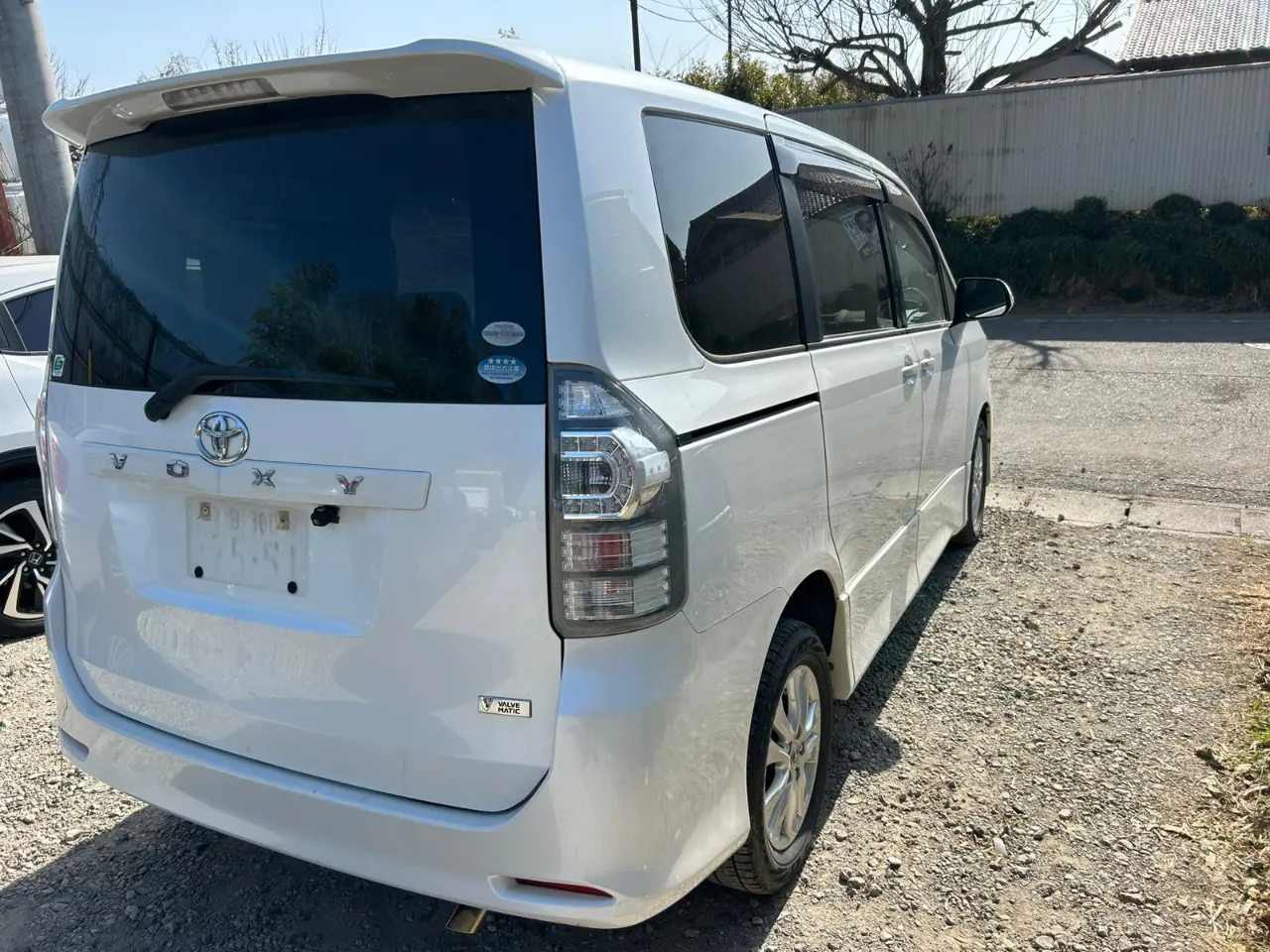 TOYOTA VOXY 2010 — photo 2