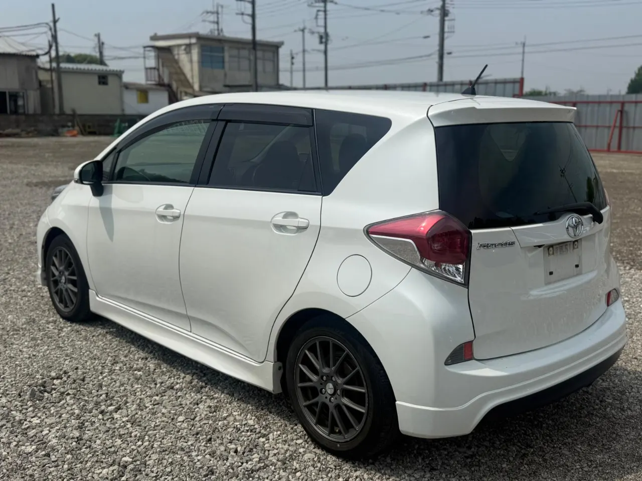 TOYOTA RACTIS 2015 — photo 2