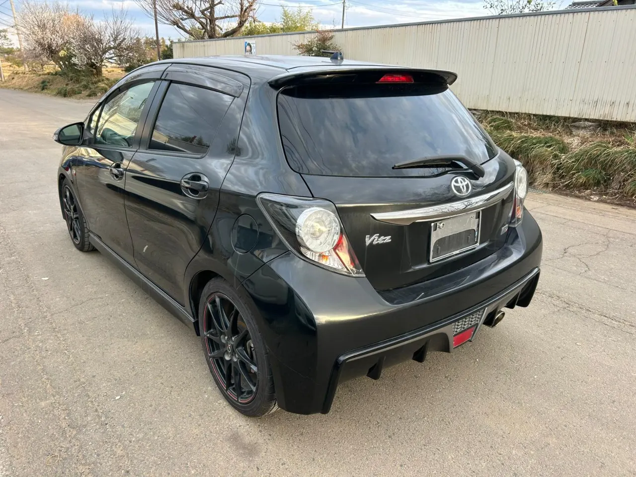 TOYOTA VITZ 2016 — photo 2
