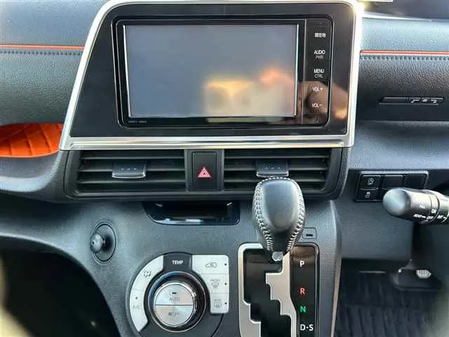 TOYOTA SIENTA 2016 — photo 6