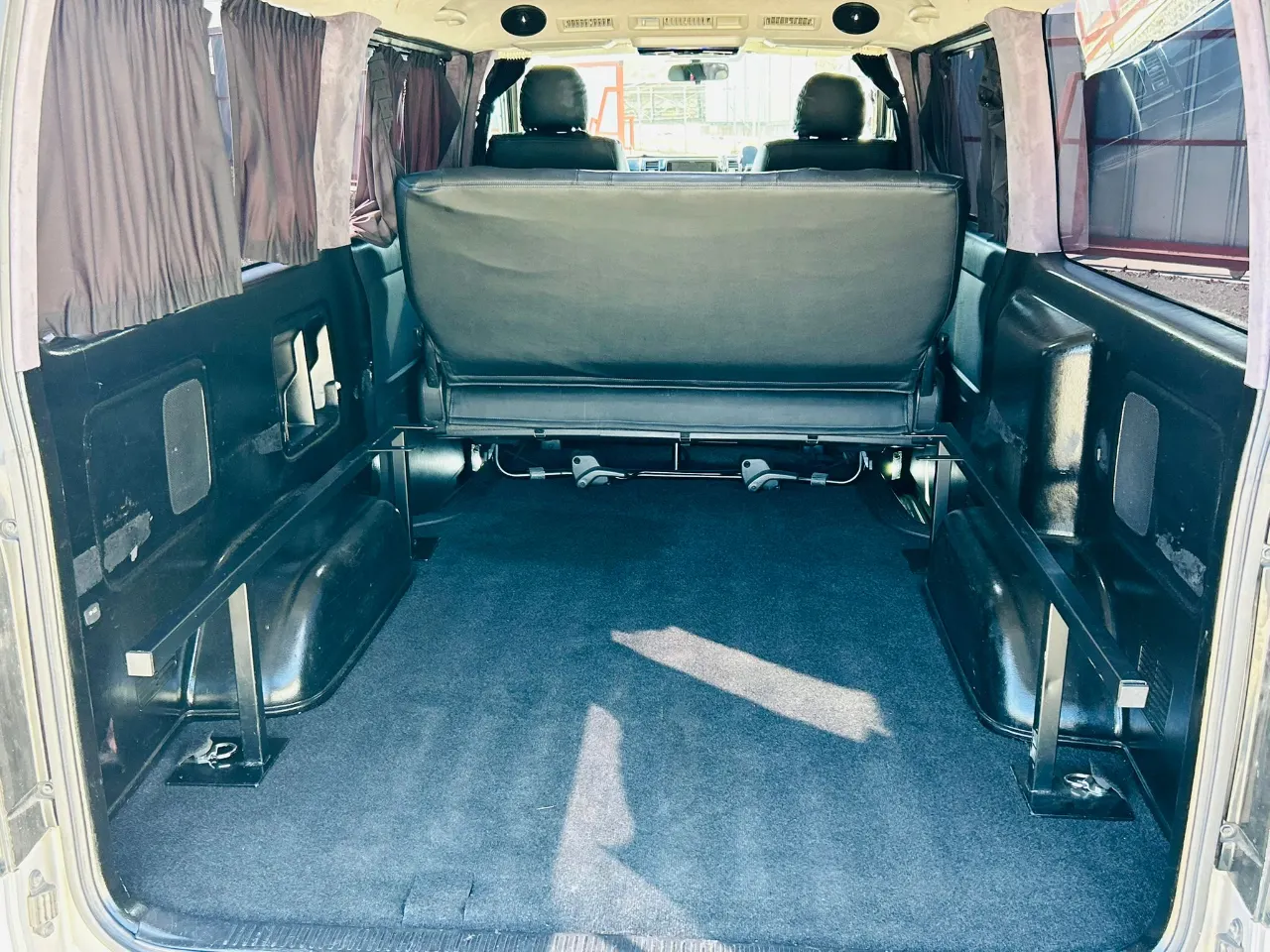 TOYOTA HIACE VAN 2011 — photo 6