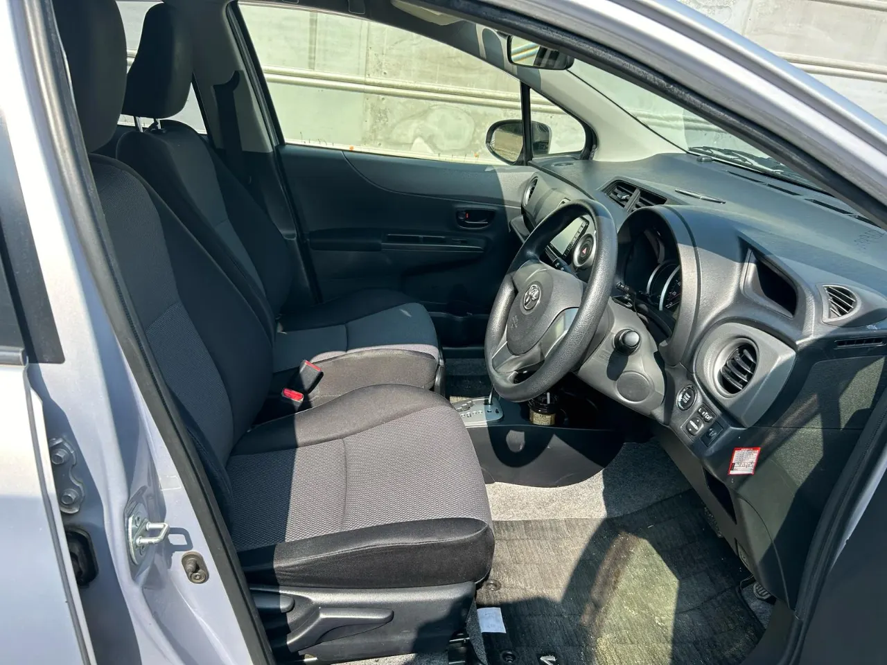 TOYOTA VITZ 2012 — photo 6
