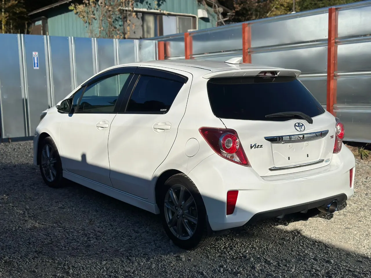 TOYOTA VITZ 2013 — photo 2
