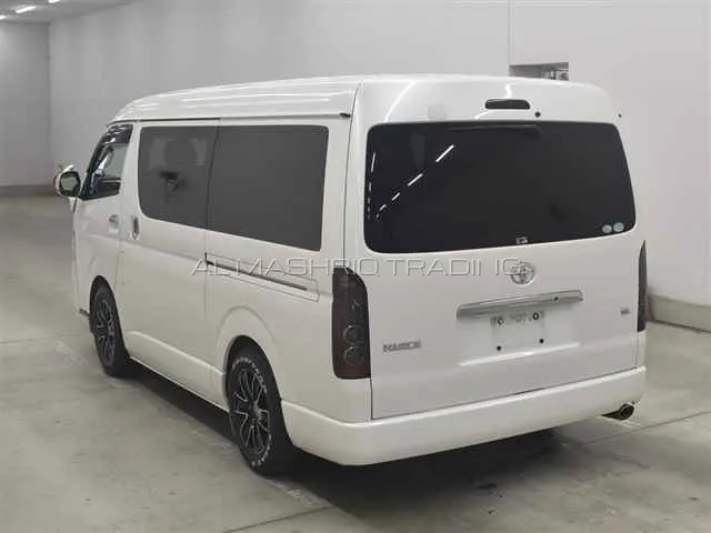 TOYOTA HIACE WAGON 2011 — photo 6