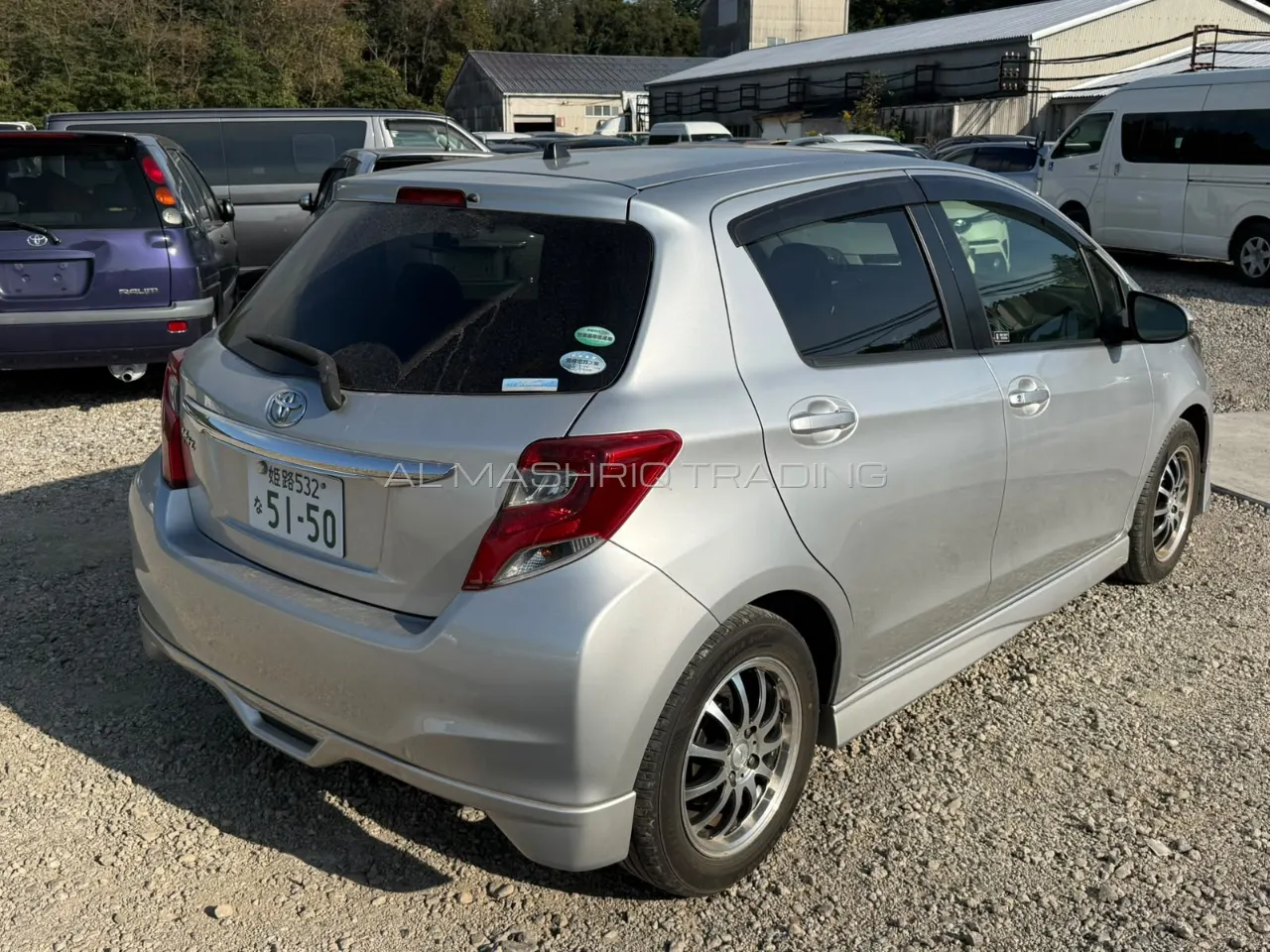 TOYOTA VITZ 2015 — photo 2