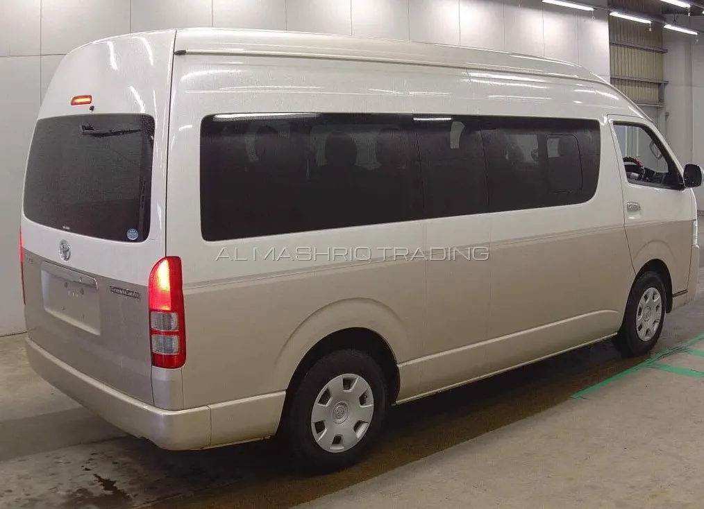 TOYOTA HIACE WAGON 2018 — photo 2