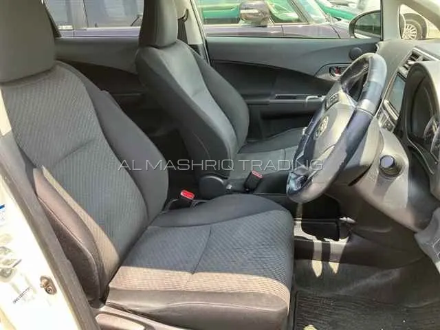 TOYOTA RACTIS 2014 — photo 2