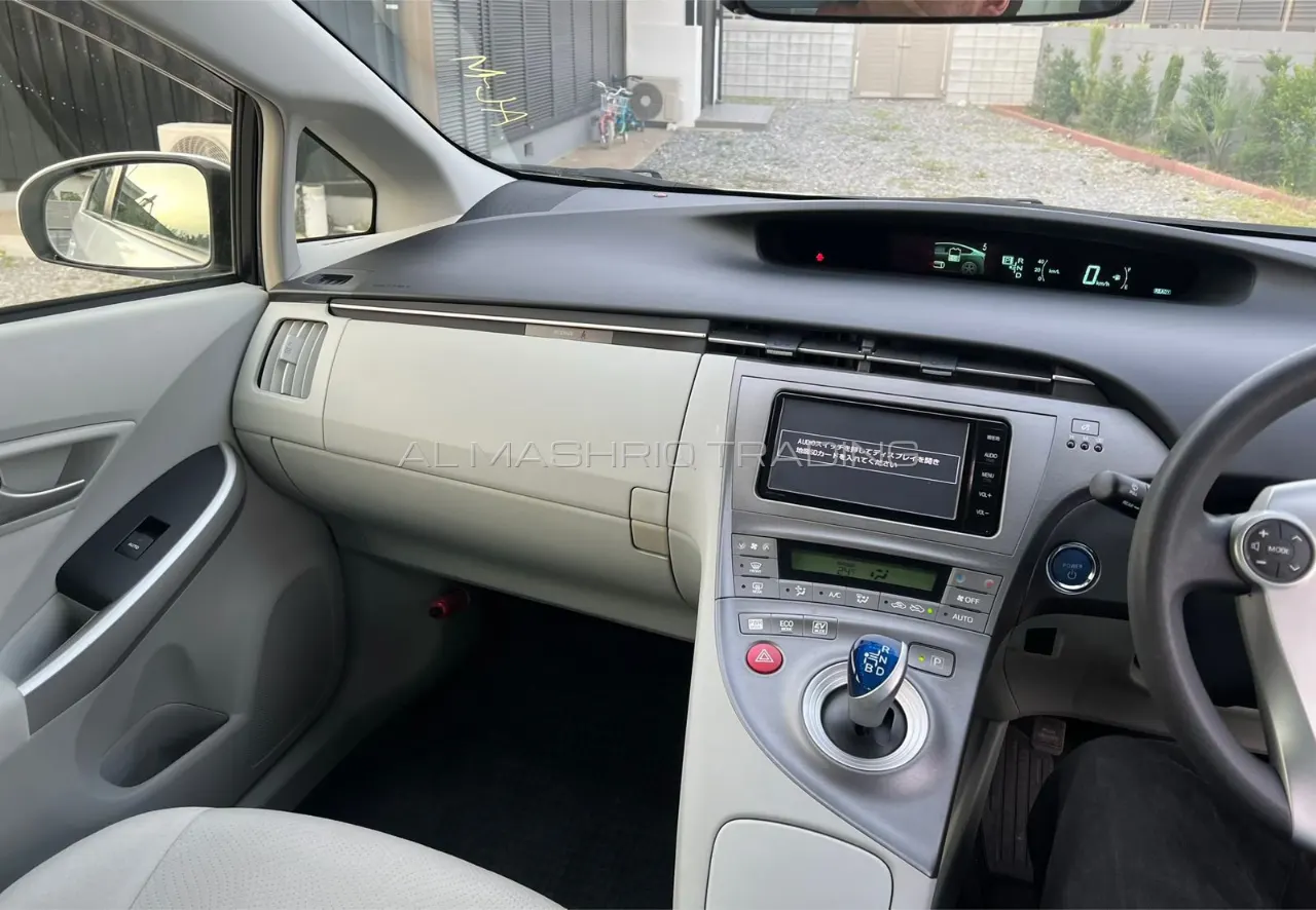 TOYOTA PRIUS 2015 — photo 2