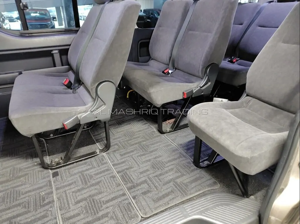 TOYOTA HIACE WAGON 2013 — photo 2