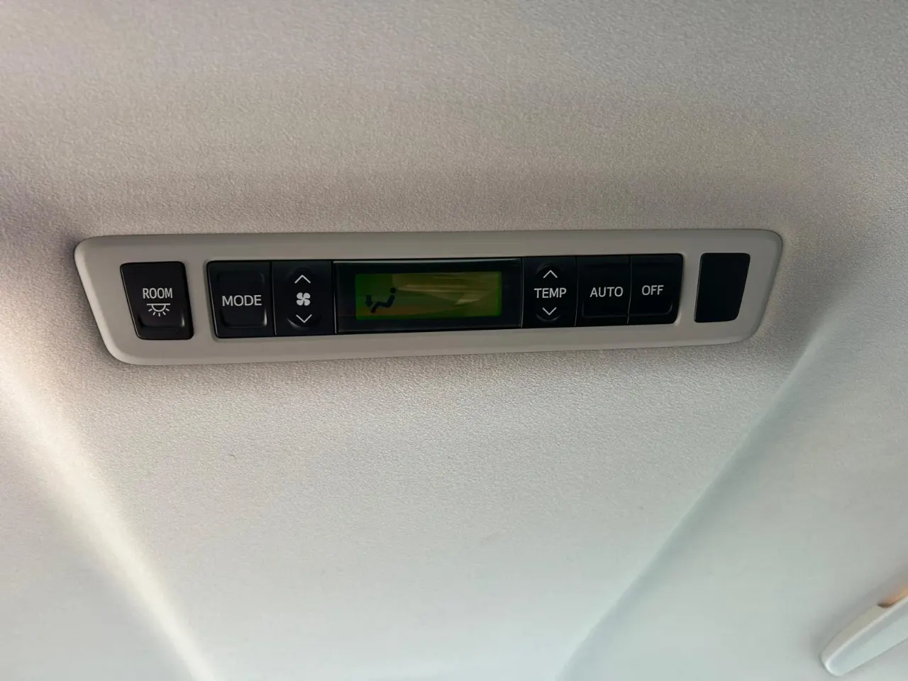TOYOTA VELFIRE 2012 — photo 6