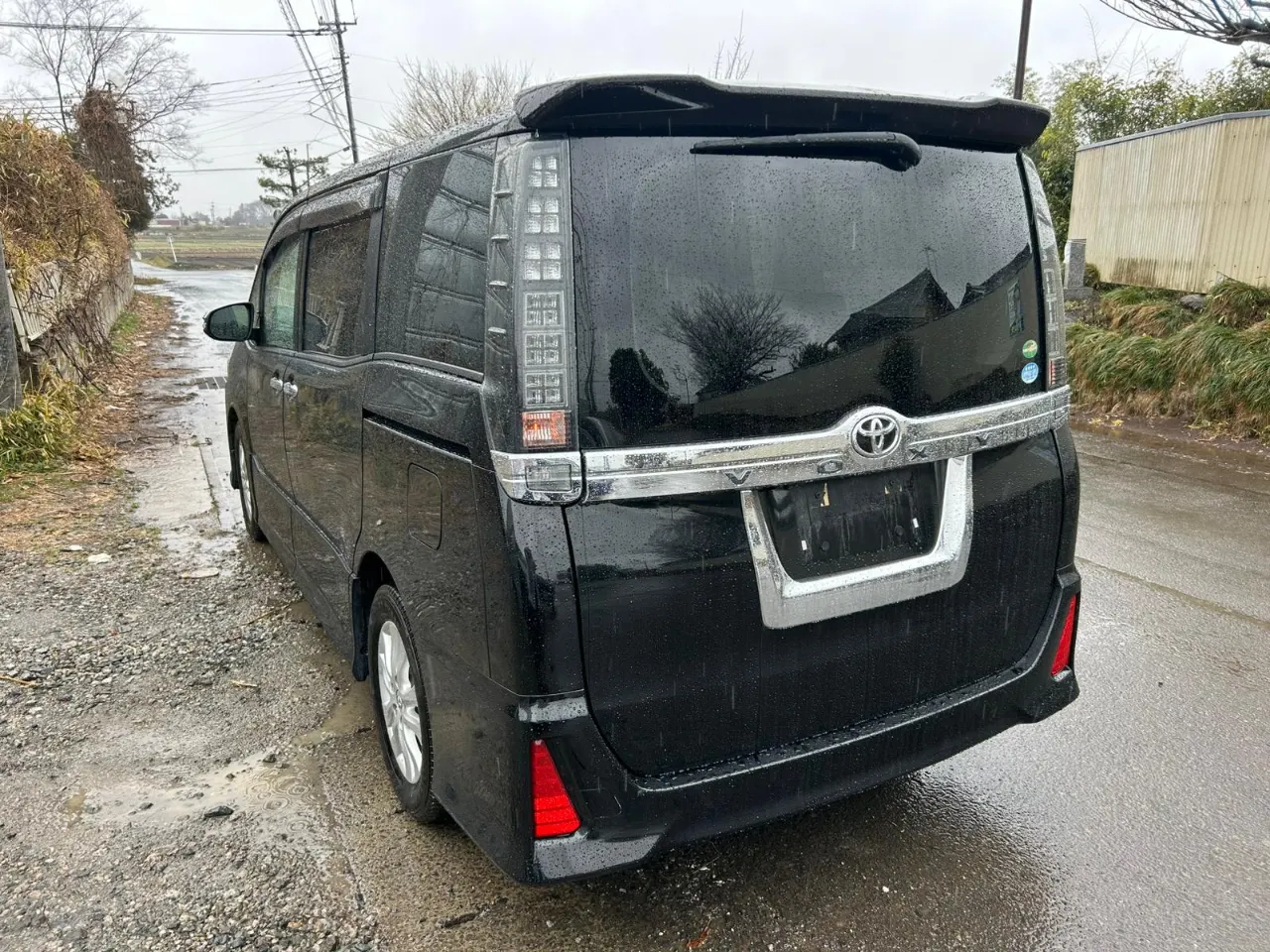 TOYOTA VOXY 2017 — photo 2