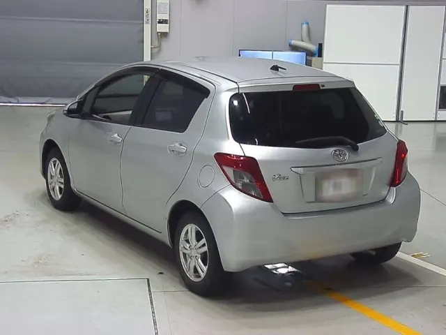 TOYOTA VITZ 2014 — photo 6