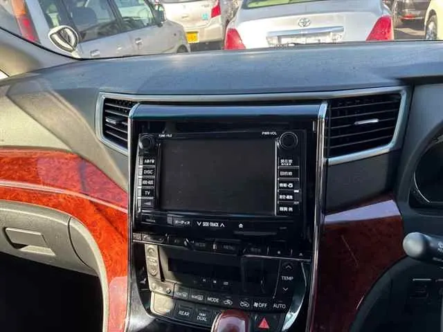 TOYOTA VELFIRE 2011 — photo 6
