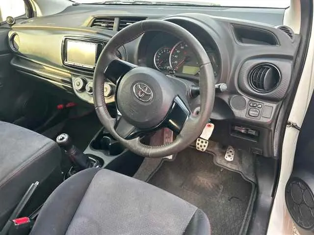 TOYOTA VITZ 2012 — photo 6