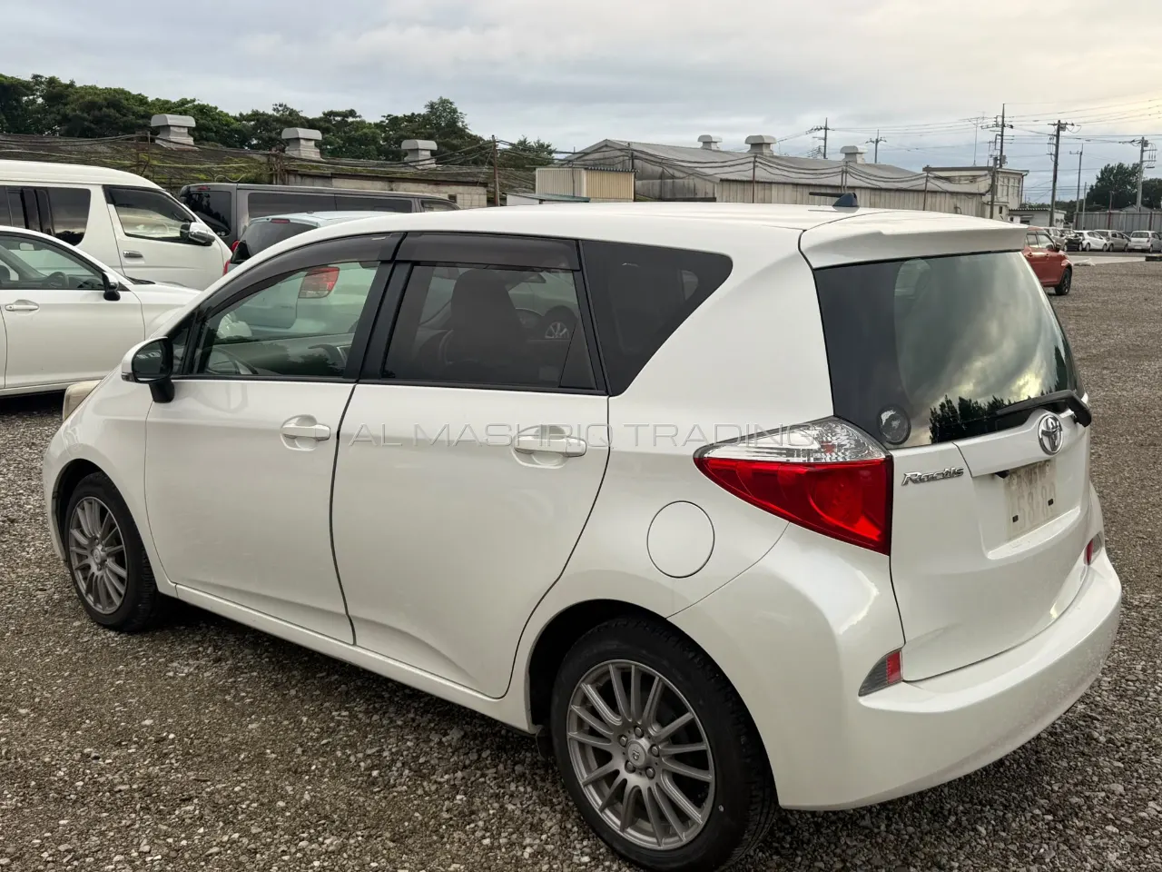 TOYOTA RACTIS 2014 — photo 2