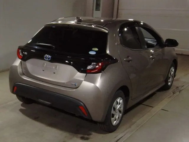 TOYOTA YARIS 2021 — photo 2