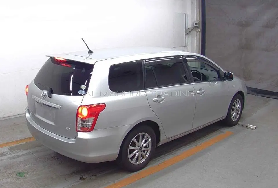 TOYOTA COROLLA FILEDER 2010 — photo 2