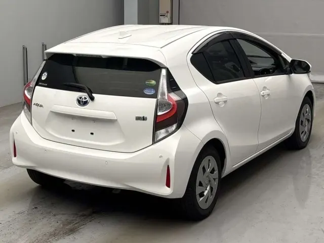 TOYOTA AQUA 2021 — photo 2