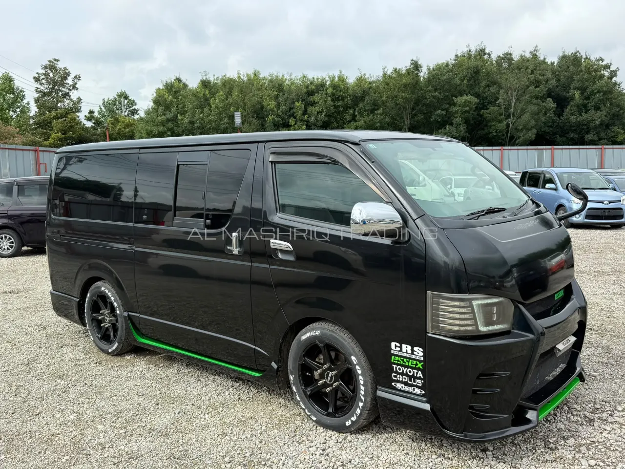 TOYOTA HIACE VAN 2010 — photo 2
