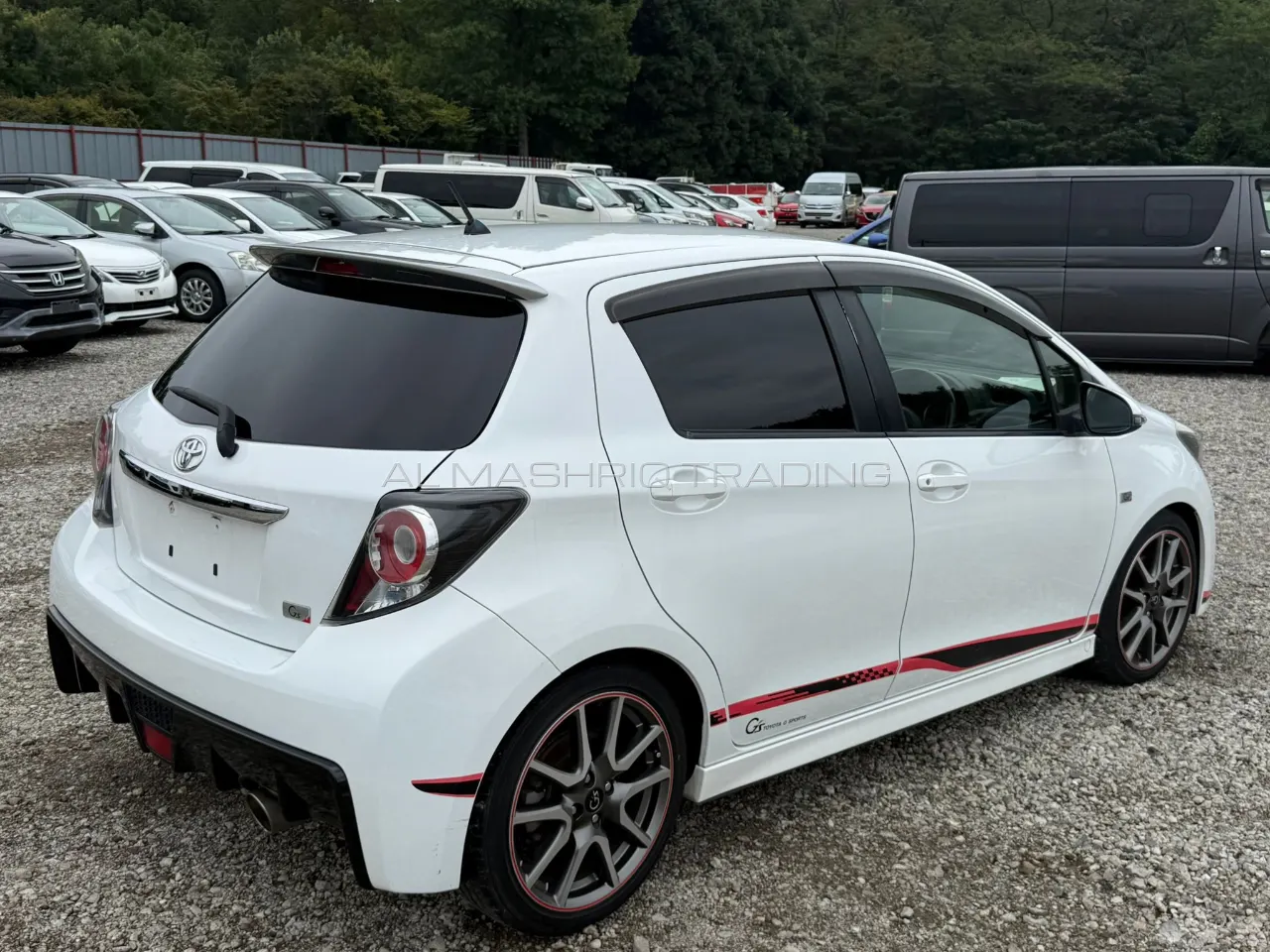 TOYOTA VITZ 2013 — photo 2
