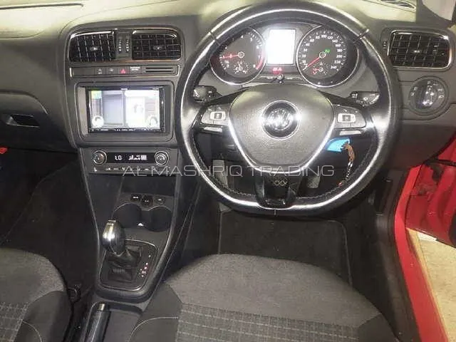 VOLKSWAGEN POLO 2015 — photo 6