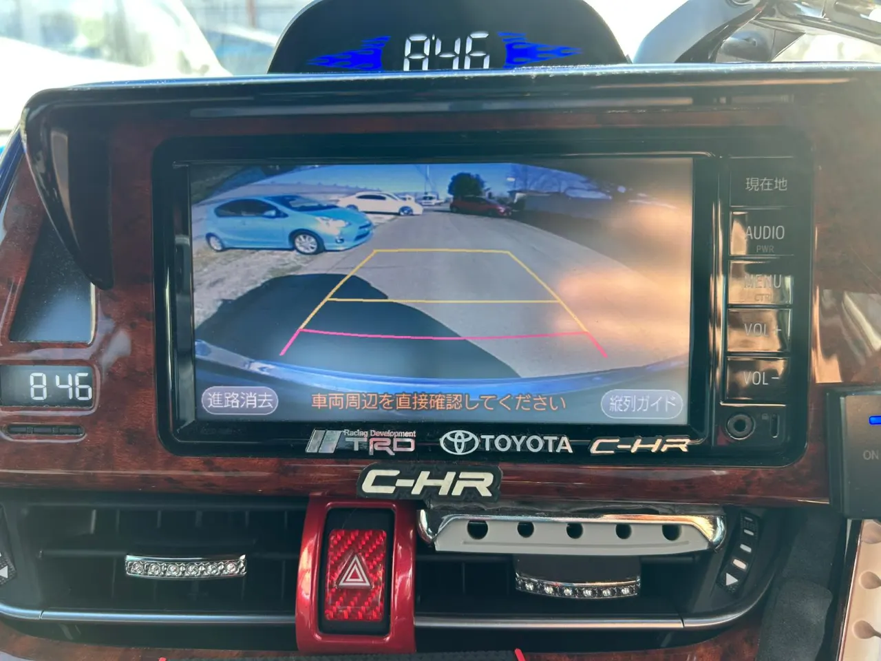 TOYOTA C-HR 2018 — photo 6