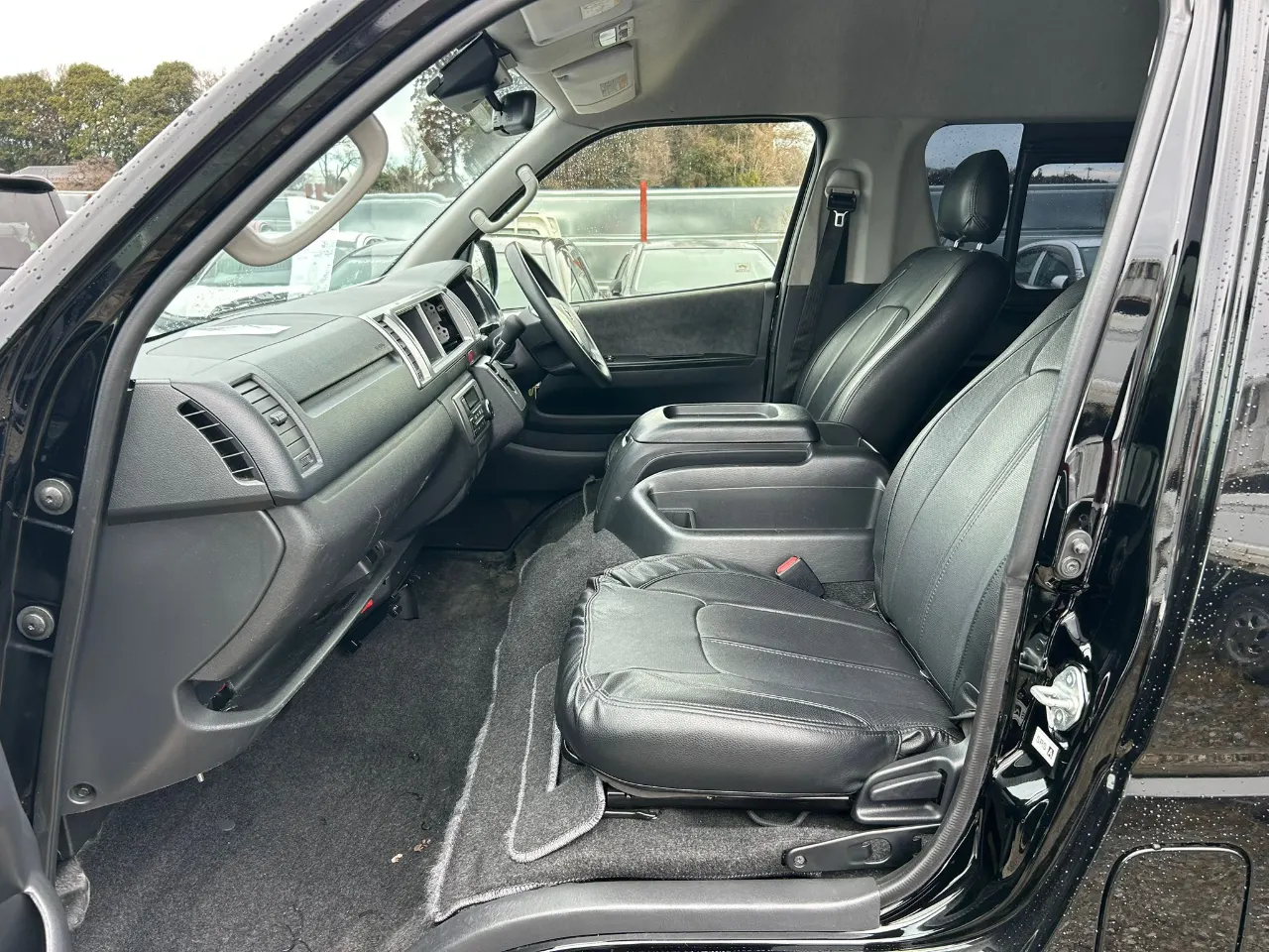 TOYOTA HIACE WAGON 2018 — photo 6