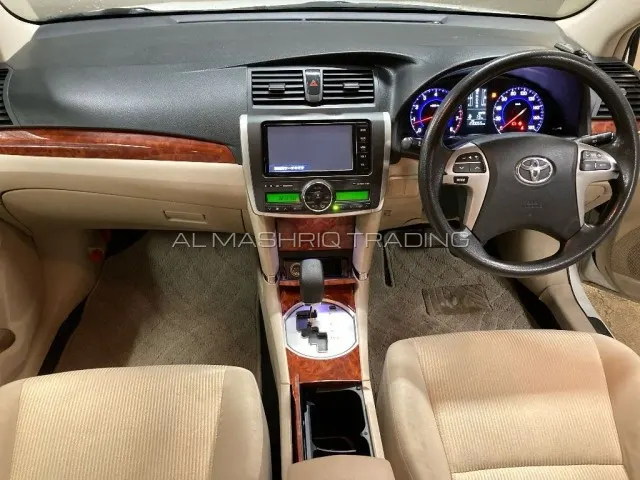 TOYOTA PREMIO 2014 — photo 5