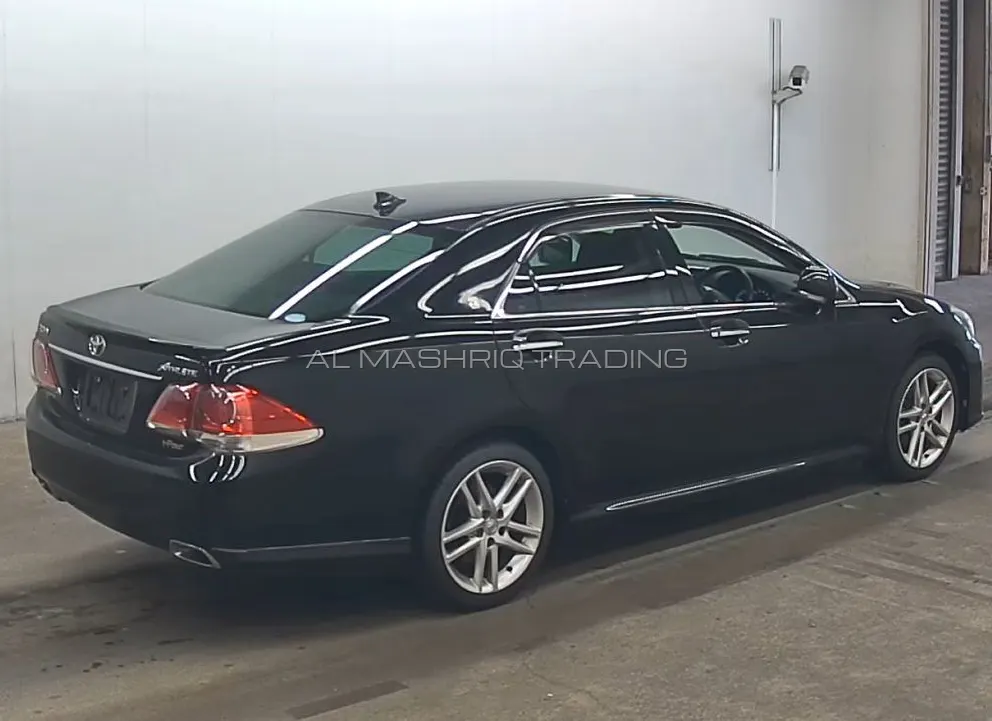 TOYOTA CROWN 2011 — photo 2