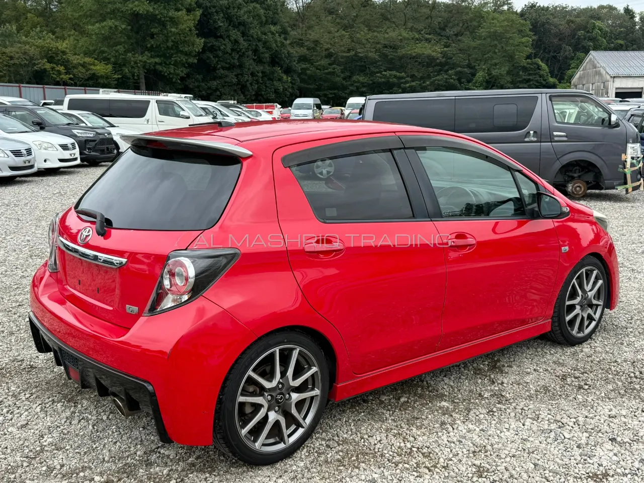TOYOTA VITZ 2011 — photo 2