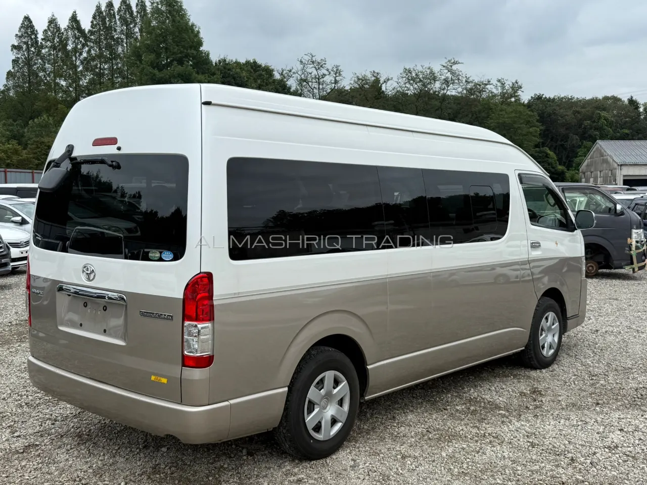 TOYOTA HIACE WAGON 2016 — photo 2