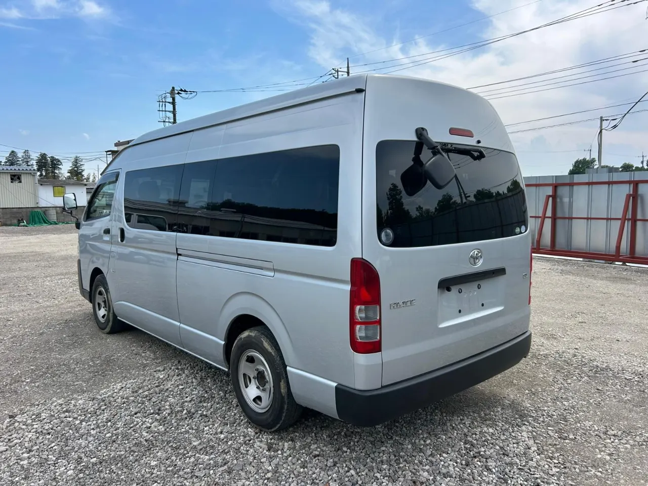 TOYOTA HIACE COMMUTER 2015 — photo 2