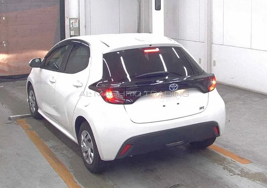 TOYOTA YARIS 2021 — photo 2