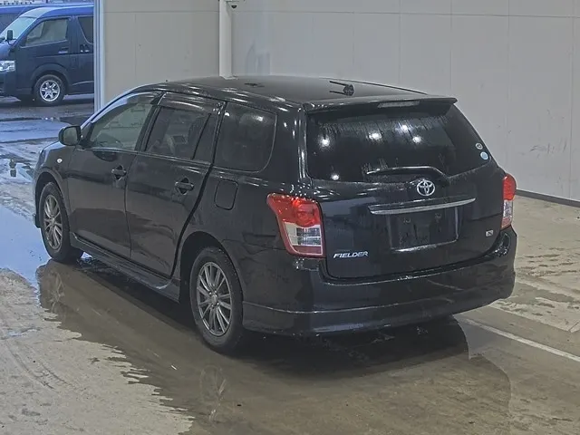 TOYOTA COROLLA FILEDER 2010 — photo 2