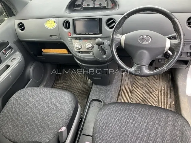 TOYOTA SIENTA 2012 — photo 6