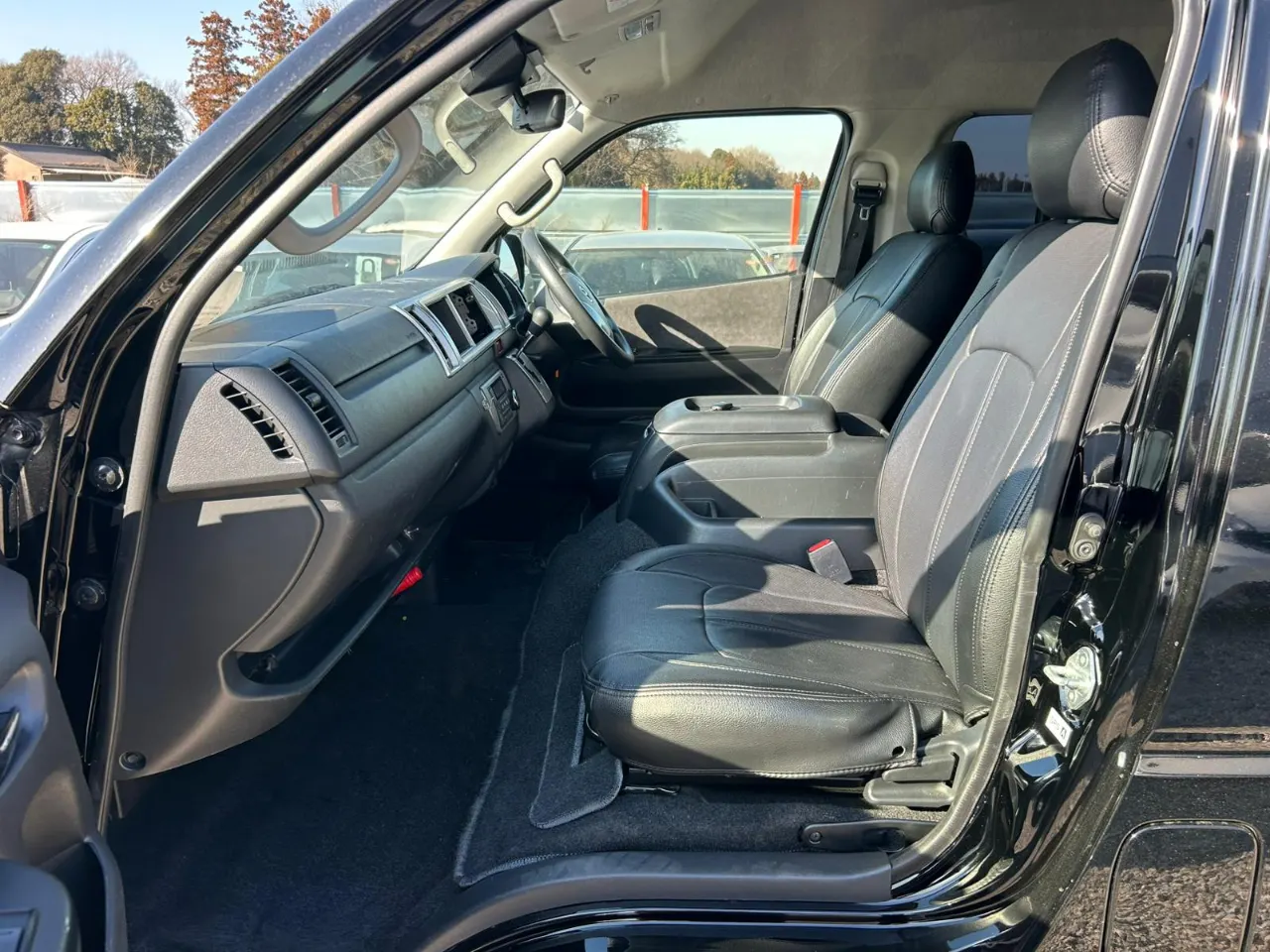 TOYOTA HIACE VAN 2018 — photo 6