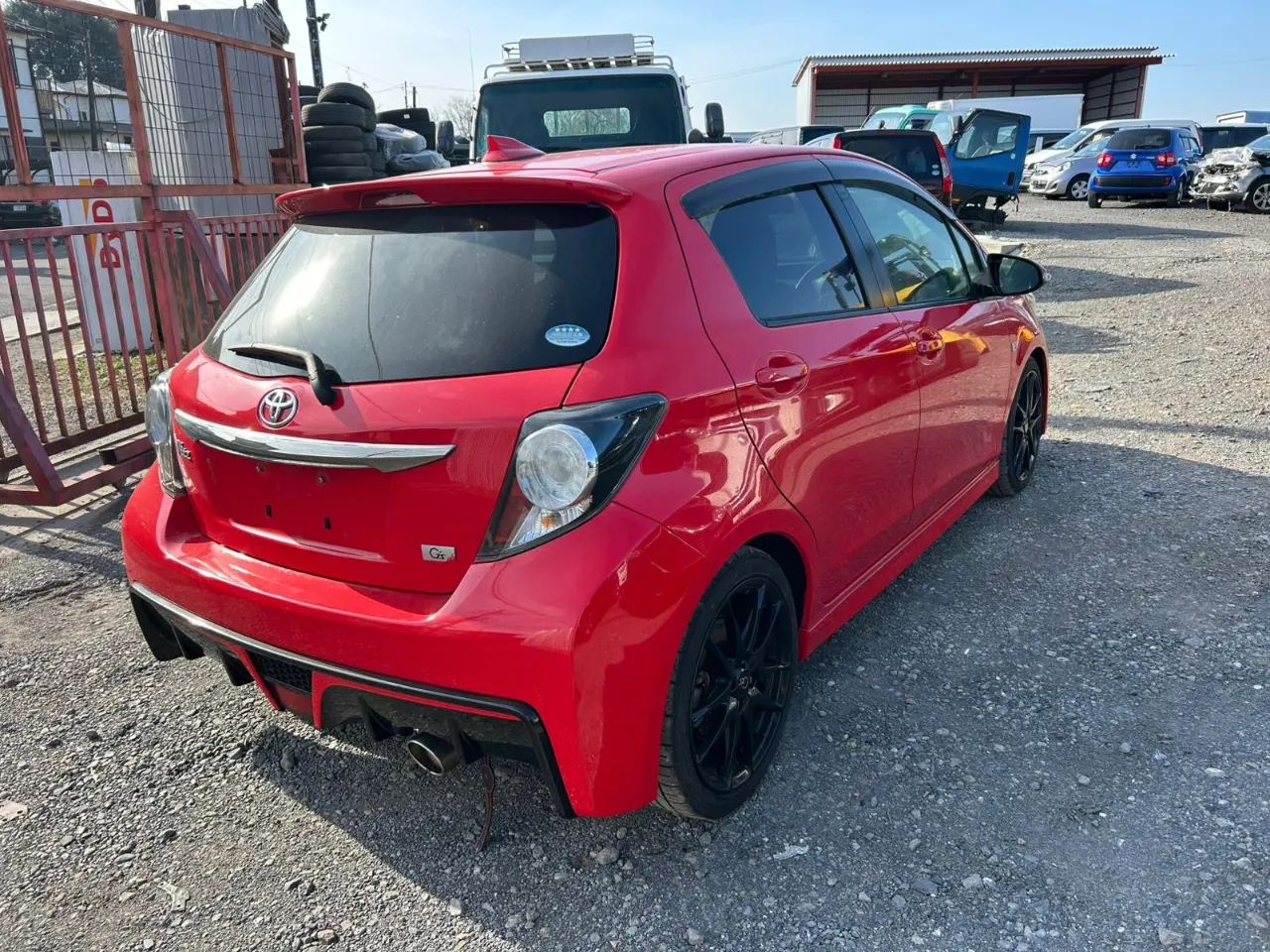 TOYOTA VITZ 2015 — photo 2