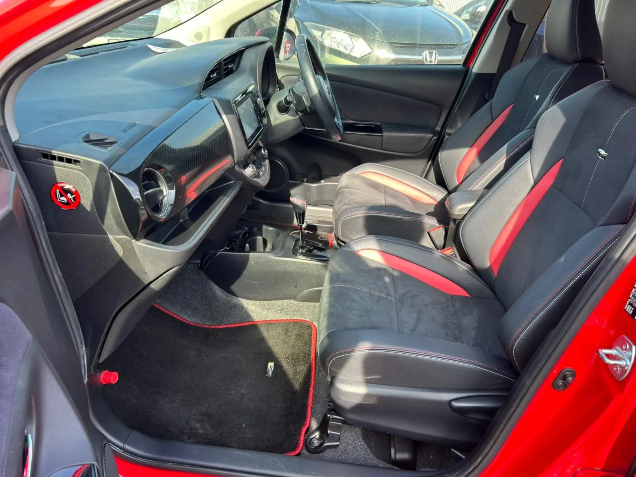 TOYOTA VITZ 2015 — photo 6