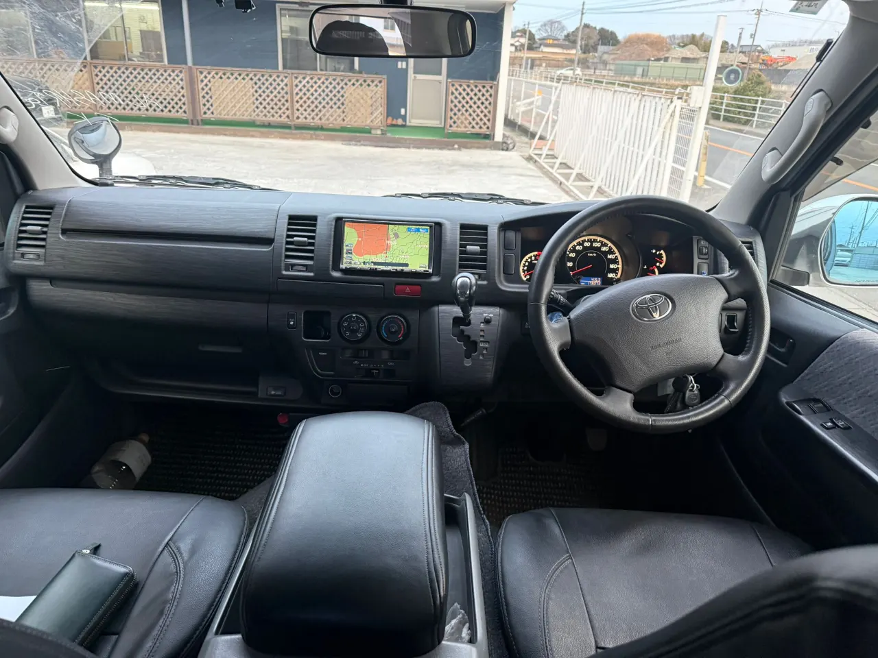 TOYOTA HIACE VAN 2010 — photo 6