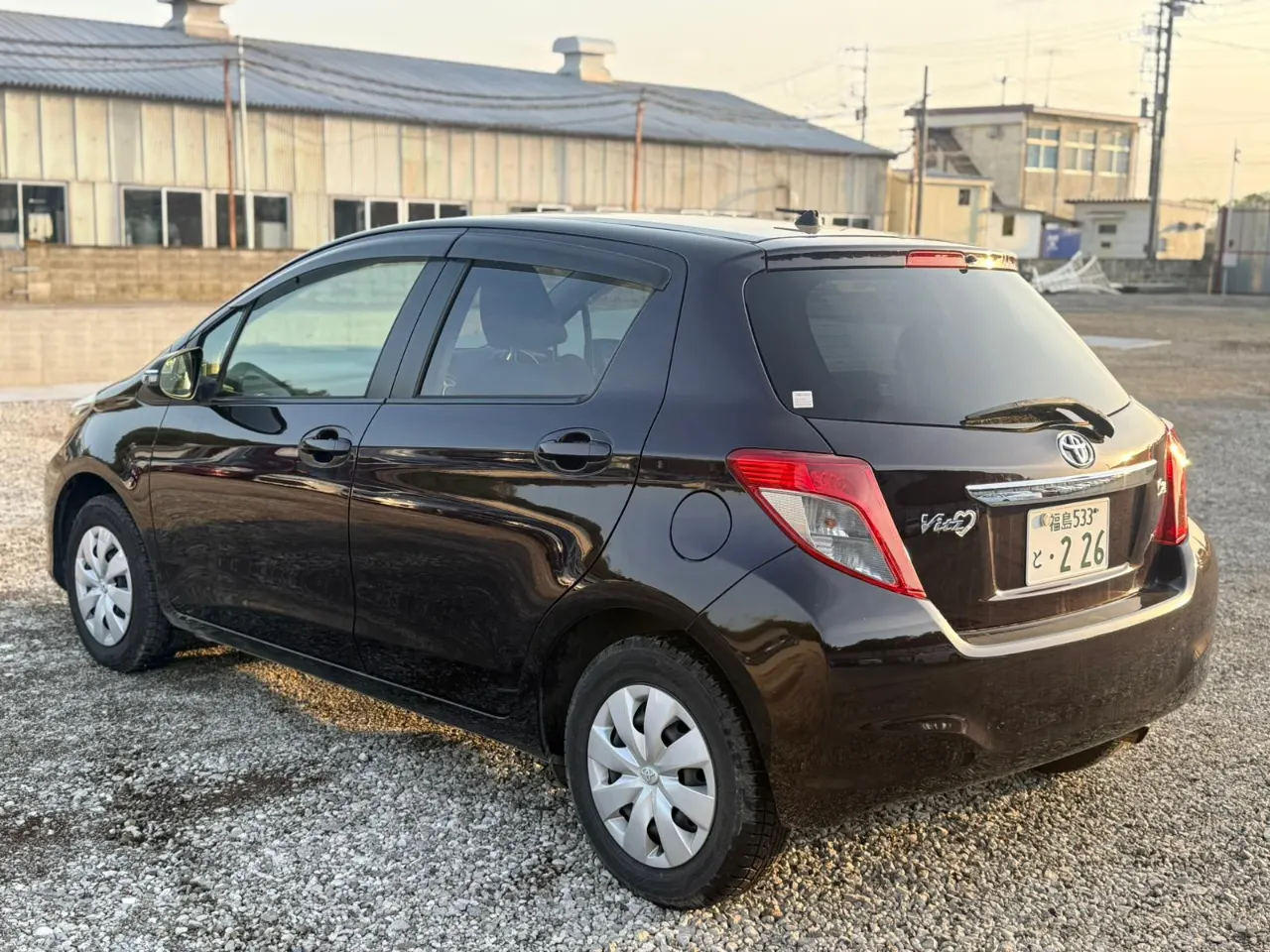 TOYOTA VITZ 2014 — photo 2