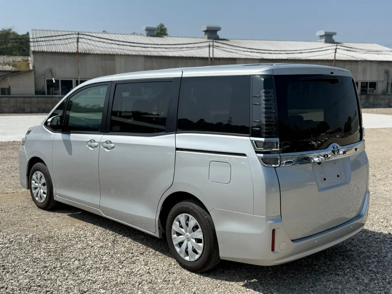 TOYOTA VOXY 2020 — photo 2