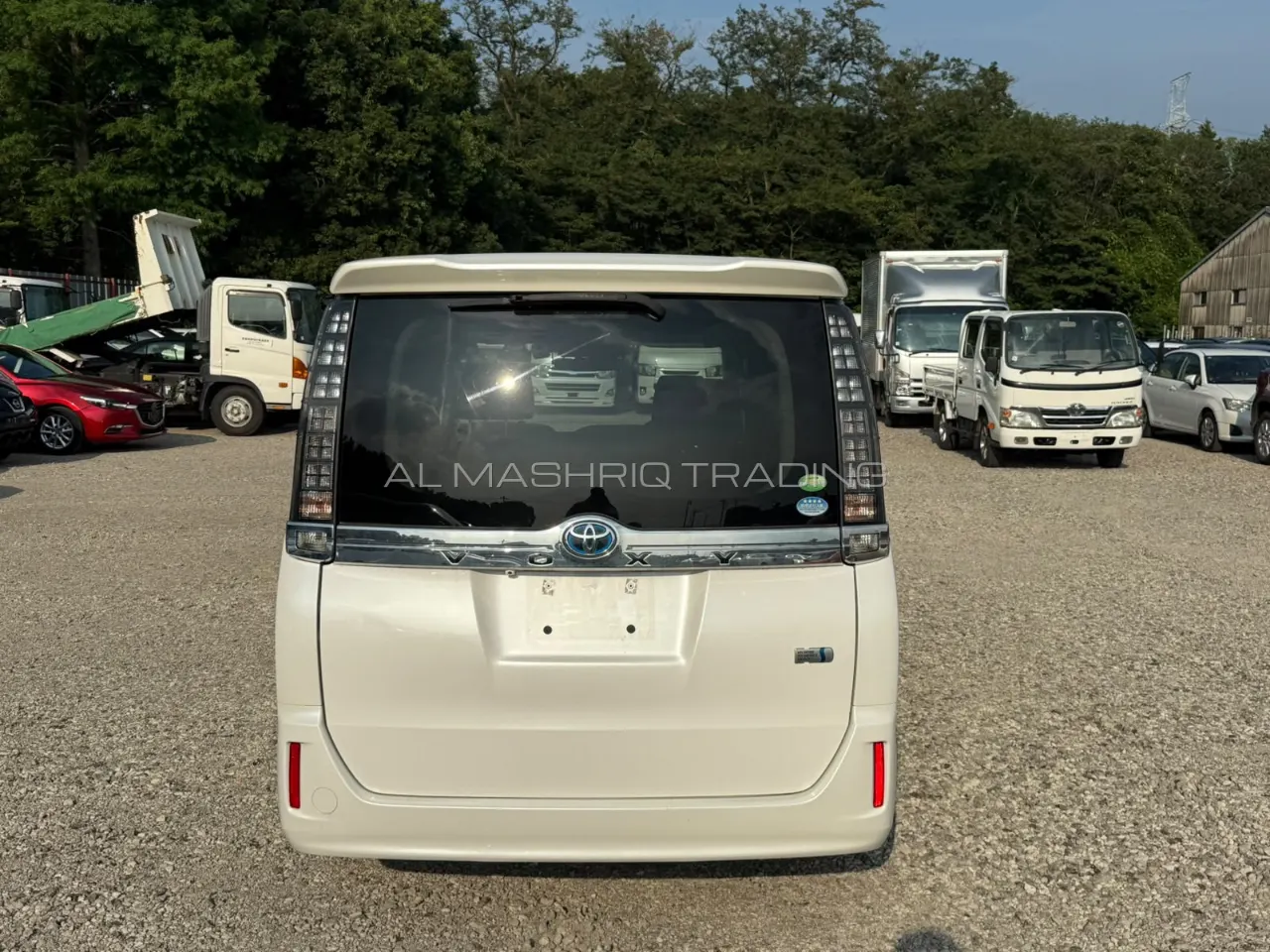 TOYOTA VOXY 2014 — photo 6