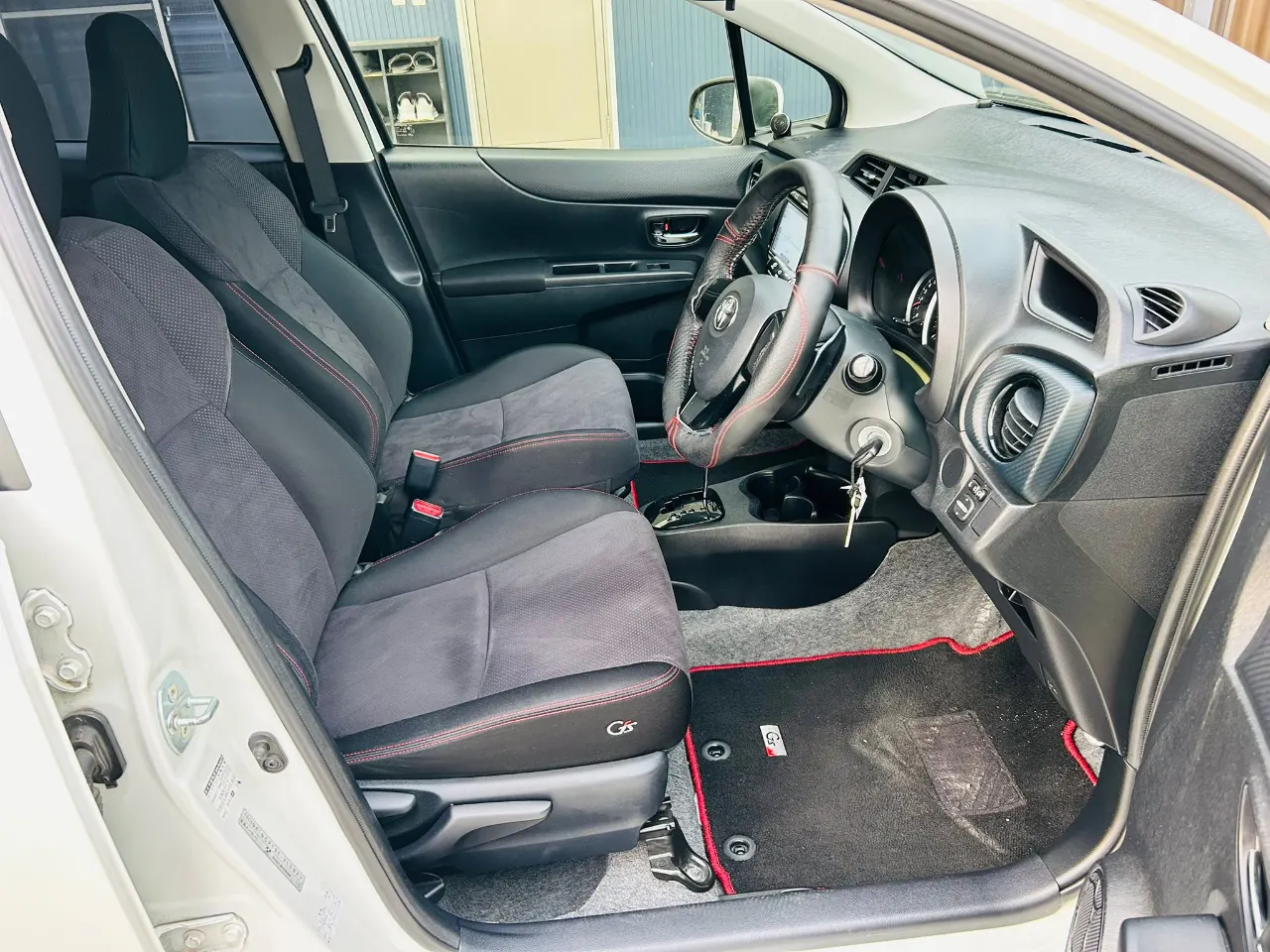 TOYOTA VITZ 2012 — photo 6