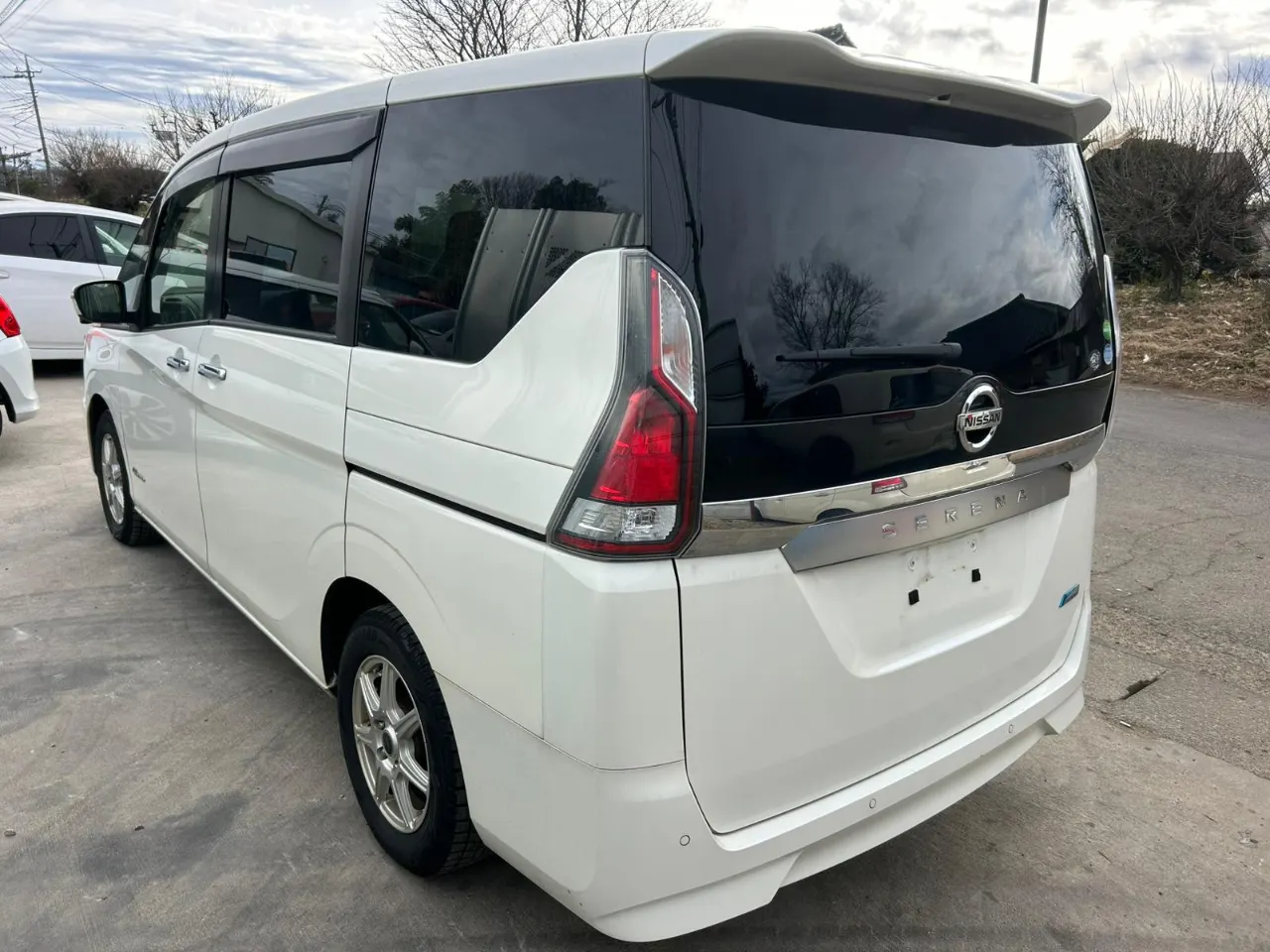 NISSAN SERENA 2017 — photo 2
