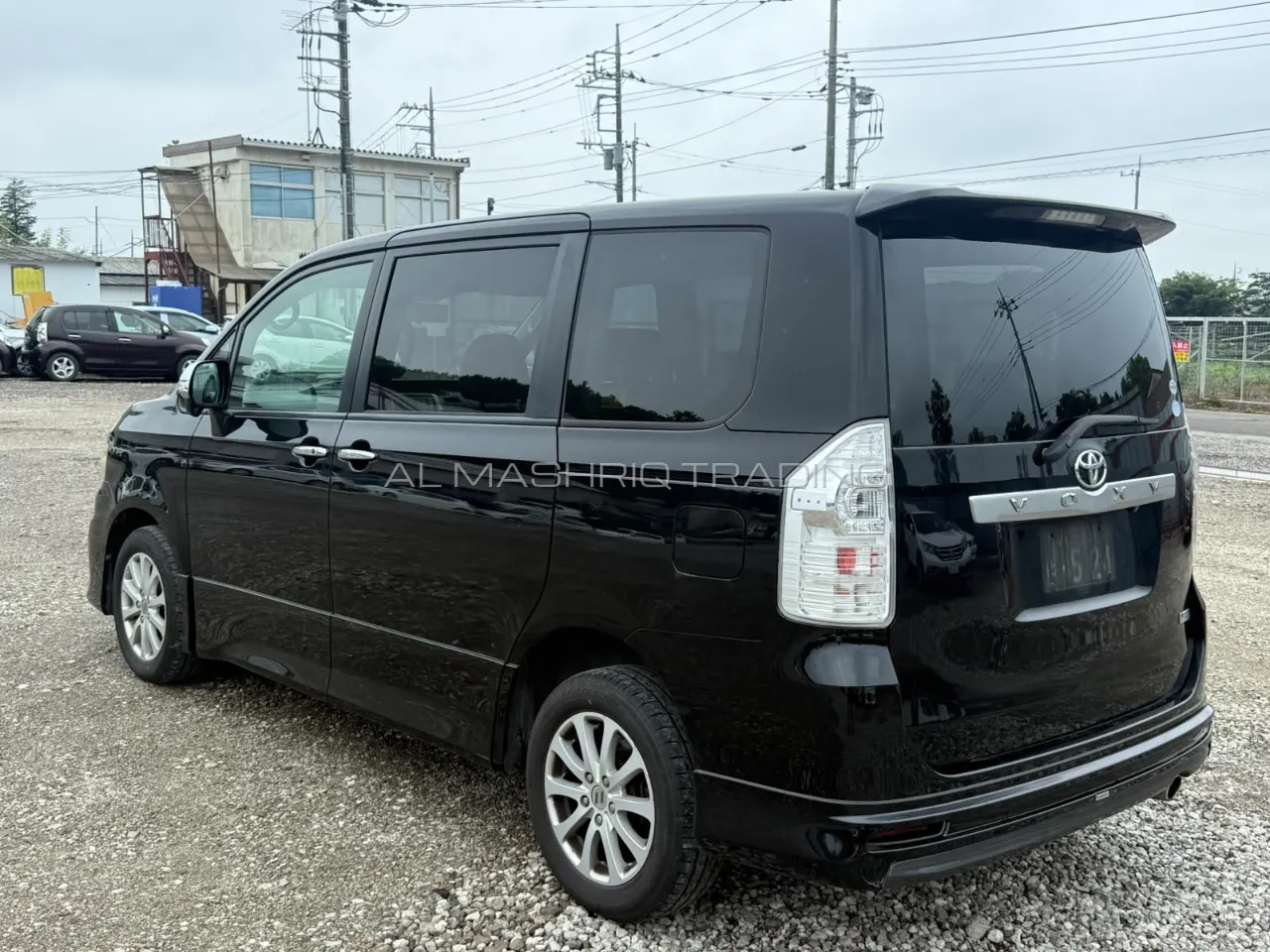 TOYOTA VOXY 2011 — photo 2