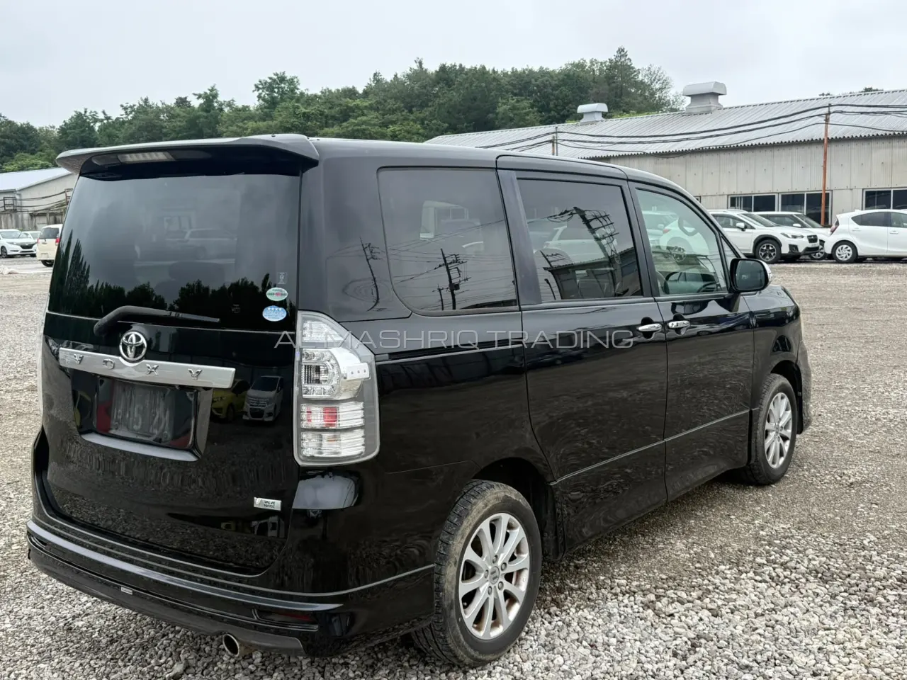 TOYOTA VOXY 2011 — photo 6