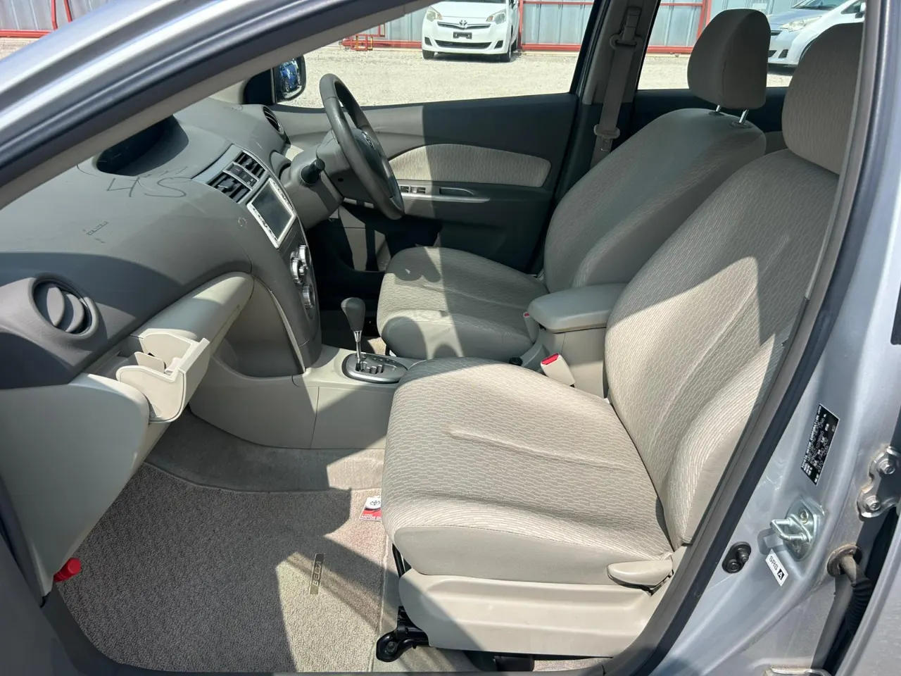 TOYOTA BELTA 2011 — photo 6