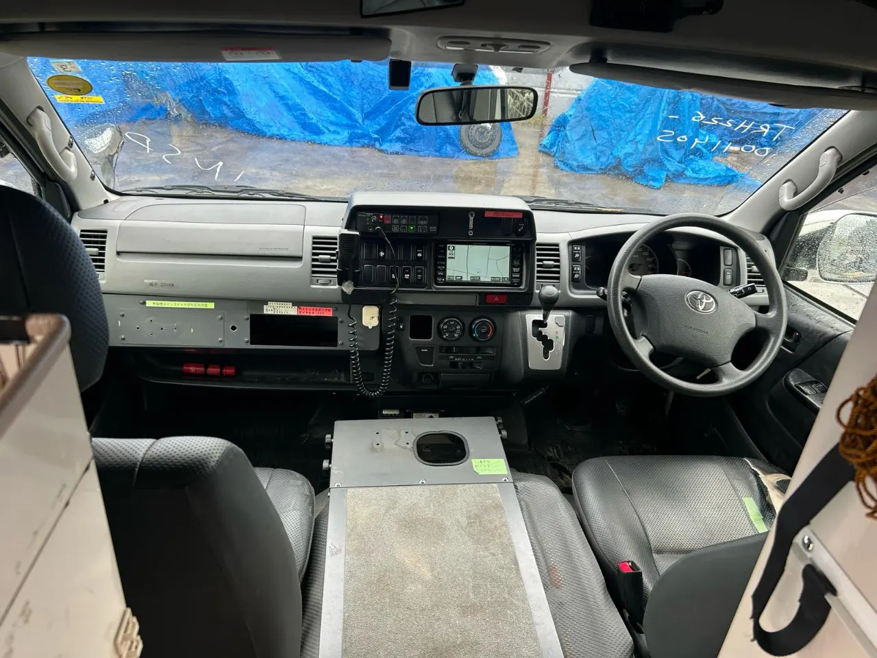 TOYOTA HIACE VAN 2013 — photo 6